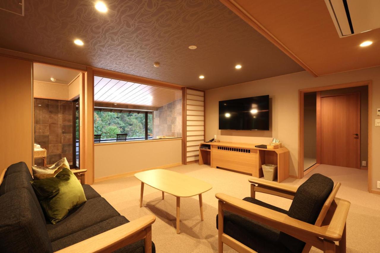 Готель Fujiiso (Adults Only) Takayama  Екстер'єр фото