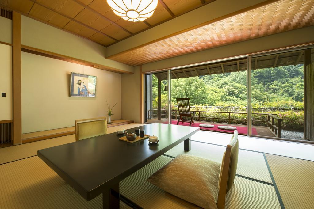Готель Fujiiso (Adults Only) Takayama  Екстер'єр фото