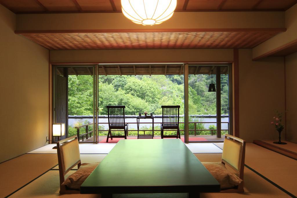 Готель Fujiiso (Adults Only) Takayama  Екстер'єр фото