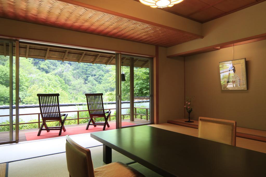 Готель Fujiiso (Adults Only) Takayama  Екстер'єр фото